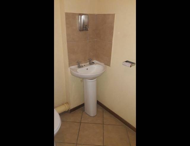 2 BEDROOM TOWNHOUSE FOR SALE IN OLIEVENHOUTBOSCH